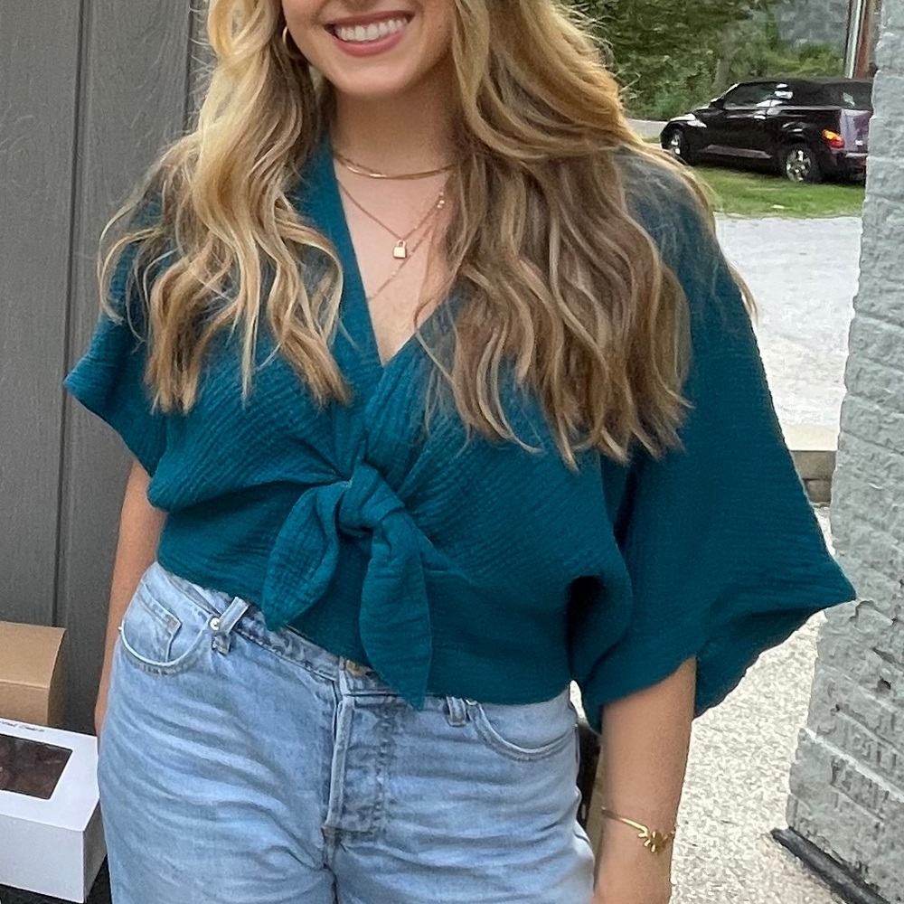Slightly cropped cotton blouse